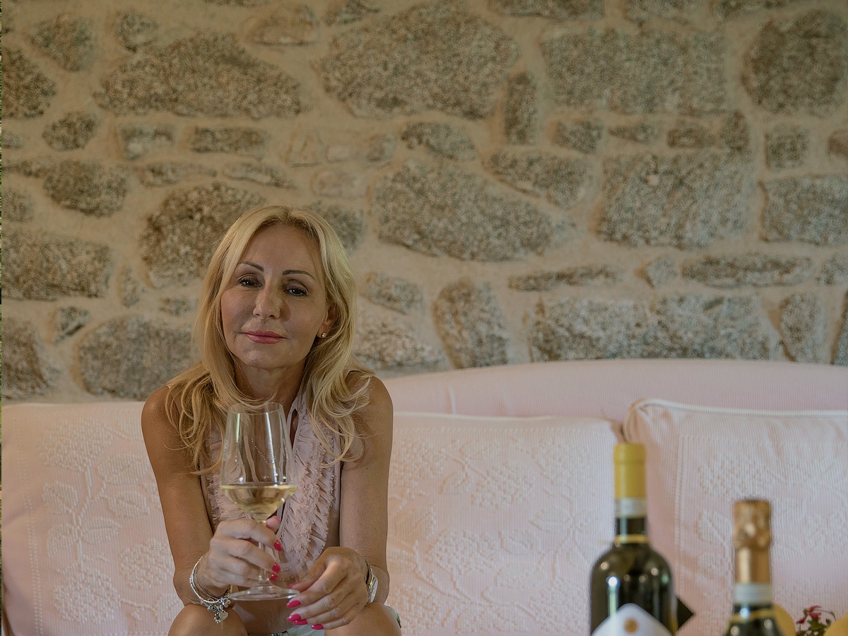 Laura mancini vi aspetta per degustare i vini nella Tenuta Balajana - Mancini